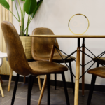 Set Comedor Eames Redondo 100cm Wood + 4 Sillas Eames Ecocuero Café