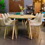 Set Comedor Extensible Wood (100 - 140 -180 cm) + Sillas Eames Velvet