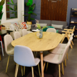 Set Comedor Extensible Wood (100 - 140 -180 cm) + Sillas Eames Velvet