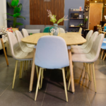 Set Comedor Extensible Wood (100 - 140 -180 cm) + Sillas Eames Velvet