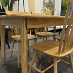 Set Comedor Mesa Komoro Rectangular 150x90cm + 4 Sillas Windsor Madera