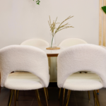 Set Comedor Rectangular de Cuarzo + 4 Sillas Eames Lana Bouclé Blanco