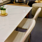 Set Comedor Rectangular de Cuarzo + 4 Sillas Eames Velvet