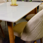 Set Comedor Rectangular de Cuarzo + 4 Sillas Lino Oak