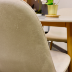 Set Comedor Redondo de Cuarzo + 4 Sillas Eames Velvet