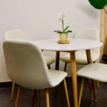 Set Comedor Redondo de Cuarzo + 4 Sillas Eames Velvet